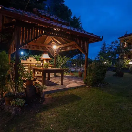 Apartamento Cozy With Courtyard And Gazebo Káto Loutrákion